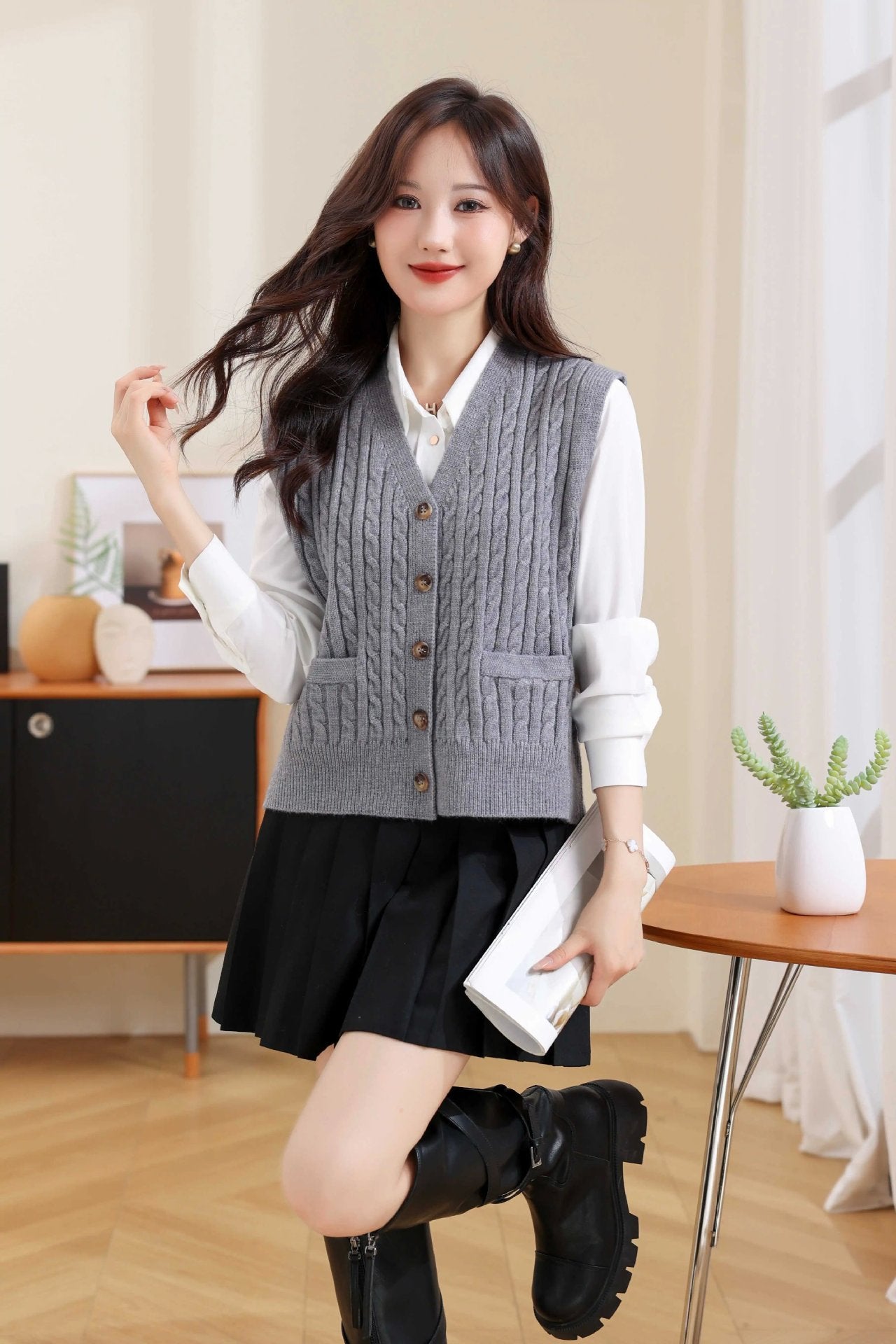 Women's V-neck Twist Knitted Vest