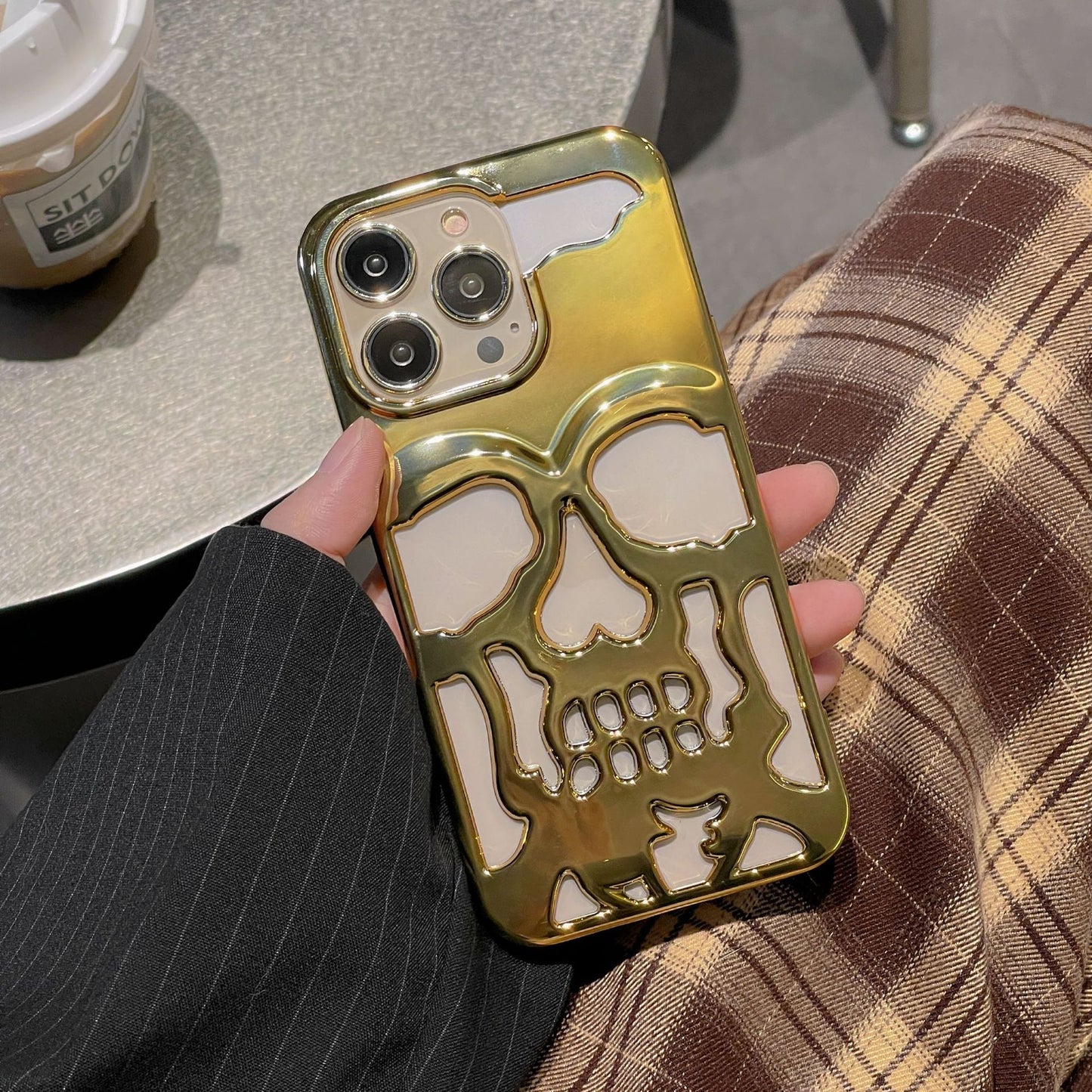 Luxury Plating 3D Skull Phone Case For I-Phone 14 Pro Max 13 12 11 Plus Breathable Glossy Hollow Out Gold Metallic Paint