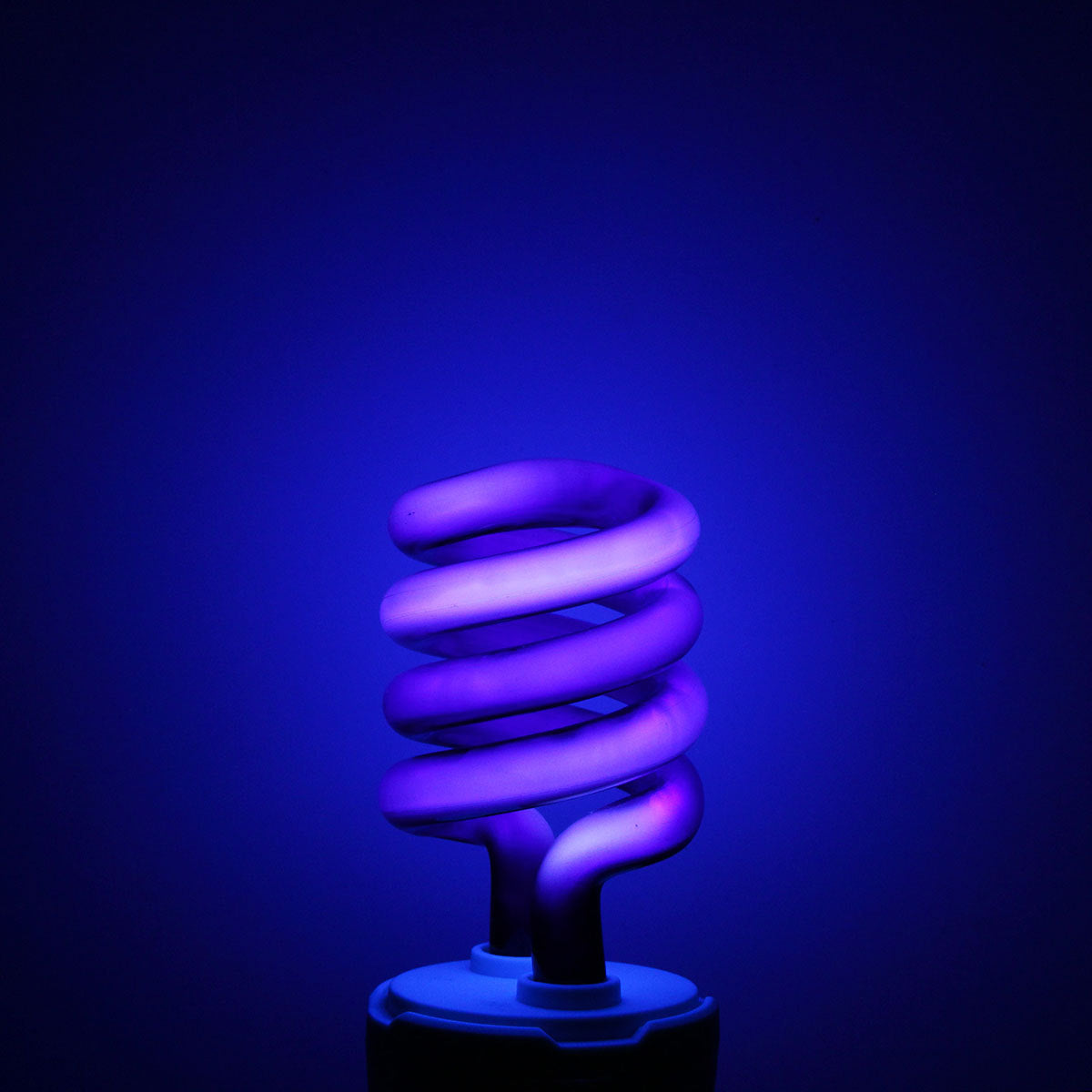 Spiral energy-saving ultraviolet fluorescent lamp