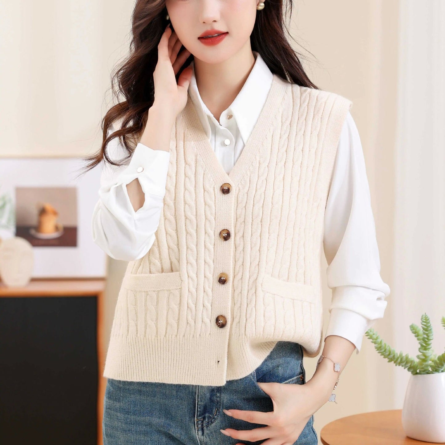 Women's V-neck Twist Knitted Vest