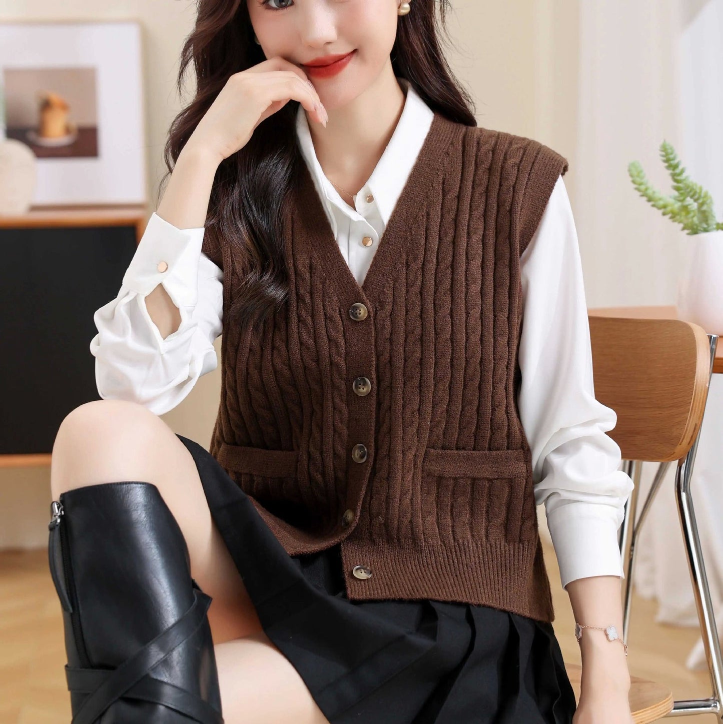 Women's V-neck Twist Knitted Vest